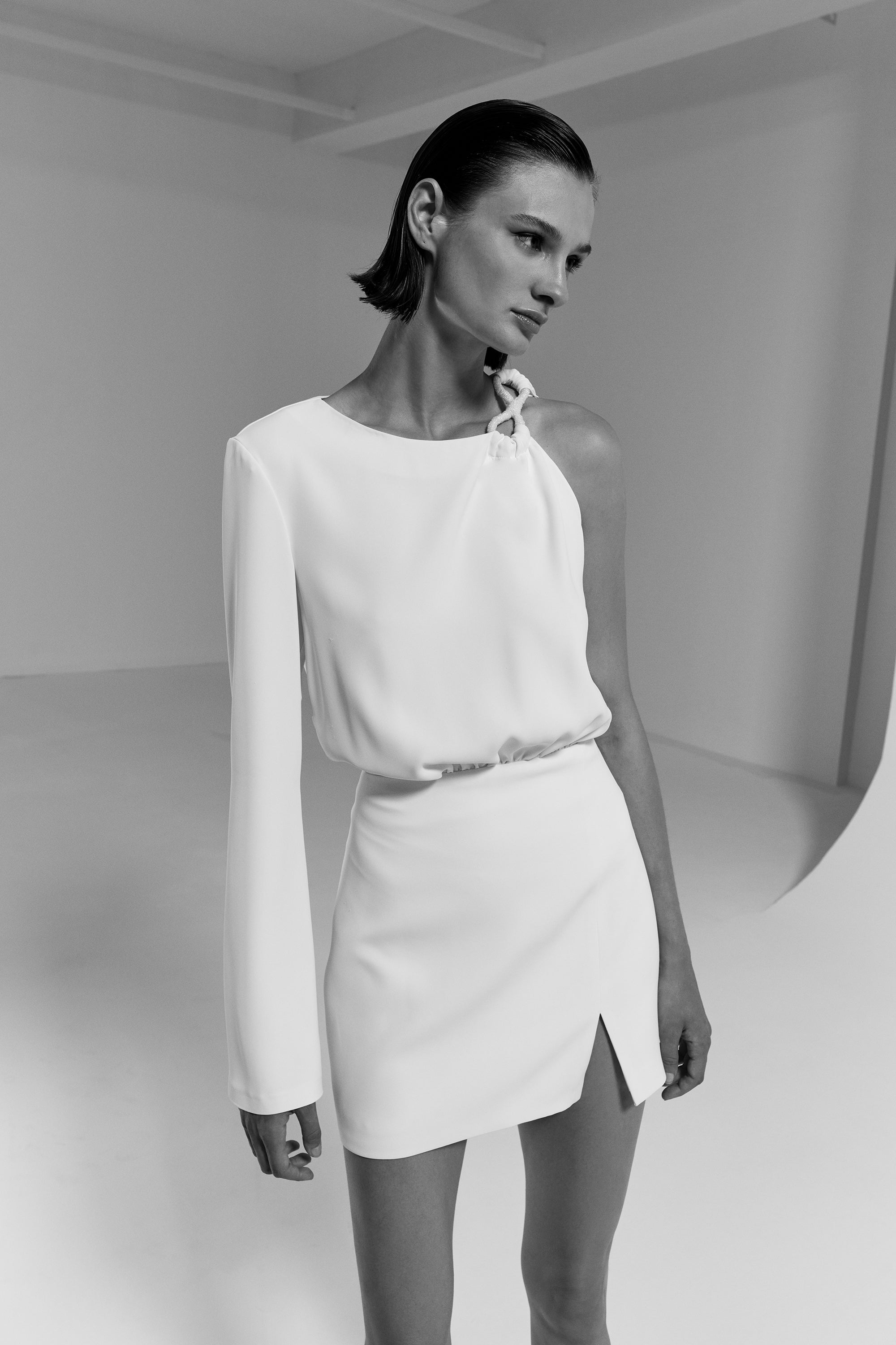 Neptun - One Sleeve Dress with Accessory